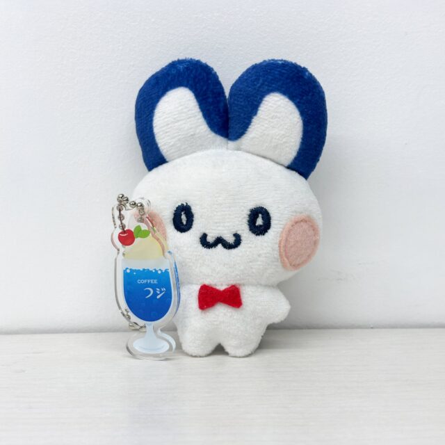 こんにちは！
エムズカンパニーです☀️

先日、喫茶フジ様のアクリルキーホルダーをデザイン・作製いたしました！

実際に販売されているクリームソーダと同じ、彩やかな青色と、ちゅるんとしたアクリルの相性が抜群で、とても可愛い💙🍨

暑い夏のクールダウンに、ひんやり快適なひとときを
涼しい店内で涼みに、ぜひ新橋の『喫茶フジ』様へお立ち寄りください‪🎶

＃クリームソーダ＃コーヒー＃コーヒーカップ＃喫茶フジ＃喫茶店巡り ＃新橋 #coffeefuji #ニュー新橋ビル ＃富士山 
#アニメグッズ #ノベルティ #ノベルティ作成 #オリジナルグッズ #エムズカンパニー #神保町