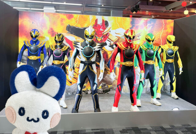 こんにちは！エムズカンパニーです！
先日は｢スーパーヒーロー夏祭り2026｣に行ってきました🏮🐰

歴代ヒーローが大集合する、最高のステージでした✨
小さなお子様から大人まで、会場にいる全員が夢中になれる熱気あふれるイベントに！

なかには昔のライダーのベルトを身につけたお子様や、本格的なコスプレを楽しむ大人の方もいて、世代を超えて愛されているんだなと胸が熱くなりました🔥

充実した撮影ブースもあり、時間を忘れて楽しんでしまいました📸
時代という垣根を超えてずっと愛され続ける、ライダー、戦隊の偉大な魅力を肌で感じました！

#スーパーヒーロー夏祭り #仮面ライダー
#東京ドームシティ　#展示会　
#アニメグッズ #ノベルティ #ノベルティ作成 #オリジナルグッズ #エムズカンパニー #神保町