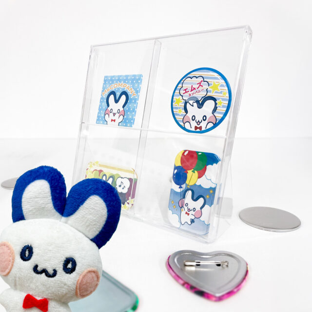 こんにちは！エムズカンパニーです！
＼今回は缶バッジをご紹介！🐰／

定番の【丸型】はもちろん、スタイリッシュな【スクエア型】【オーバル型】、キュートな【ハート型】まで、さまざまな形で制作可能です🙌

さらに、
✨ ホログラム加工
✨ 箔押し加工
にも対応しています！

デザイン制作はもちろん、
「こんな雰囲気にしたい！」というイメージに合わせて、背景デザインのご提案・制作もお任せください🎨

自社製造だからこそ、缶バッジマシンも完備！
こだわりのデザインを、カタチにします！

#アニメグッズ #ノベルティ #ノベルティ作成 #オリジナルグッズ #エムズカンパニー #神保町